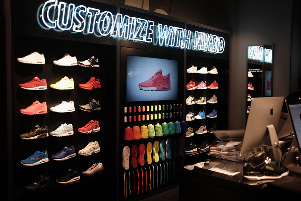 Nike's interactive retail display for shoe shopping