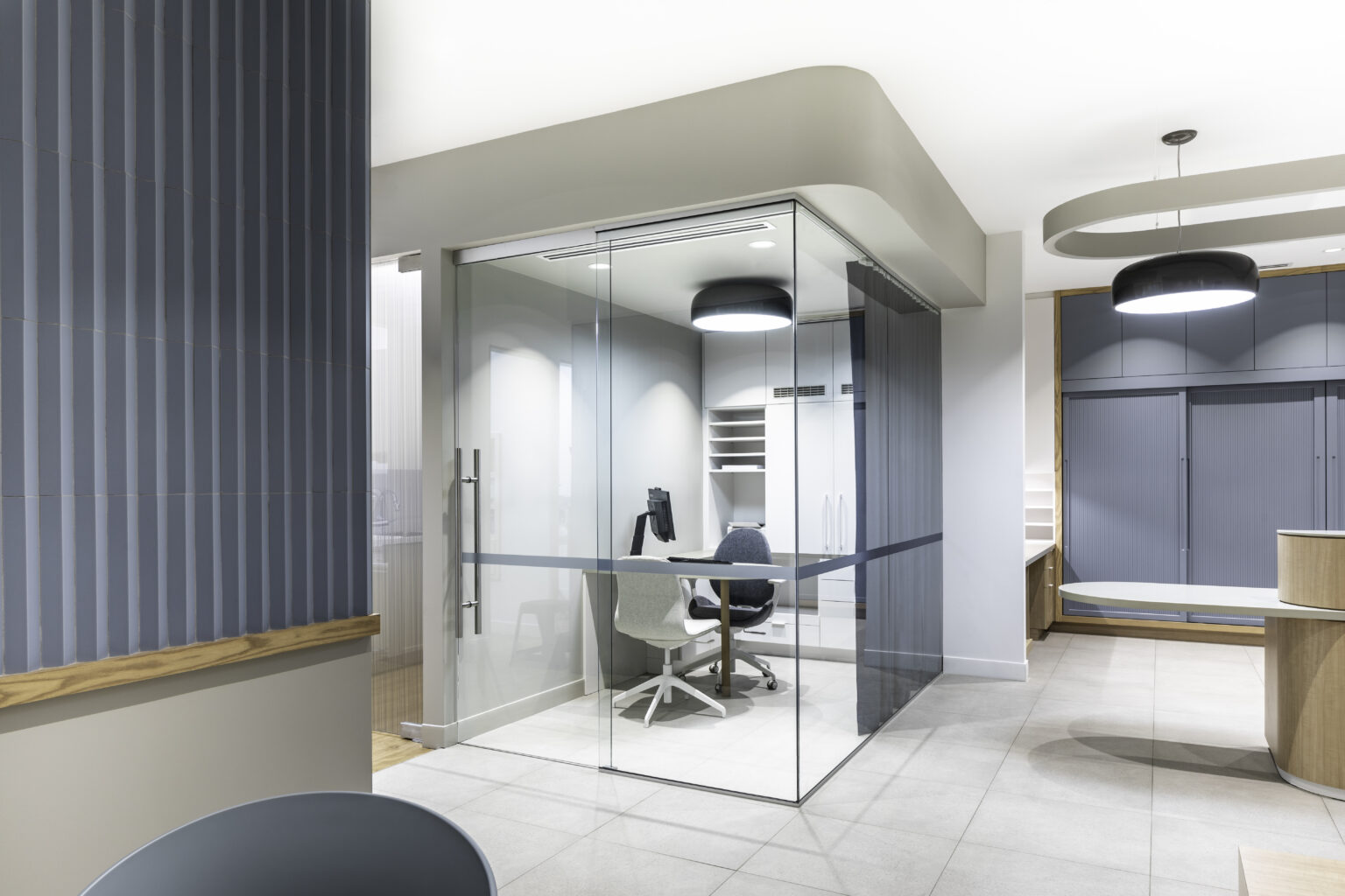 Dental treatment room layout diagrams showing single-entry and dual-entry configurations with equipment placement